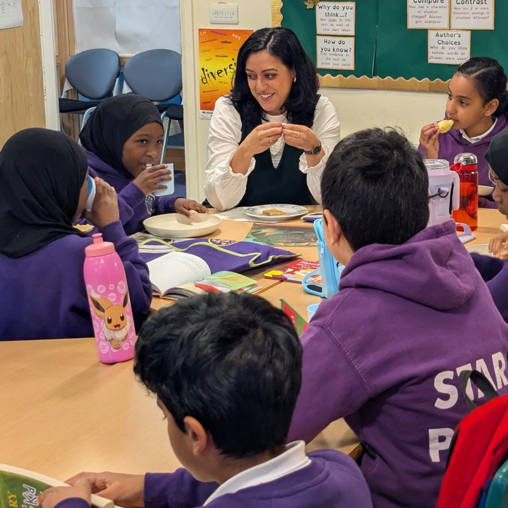 Kirith Entwistle MP with students at Gilnow Primary school sat around a table for their breakfast club